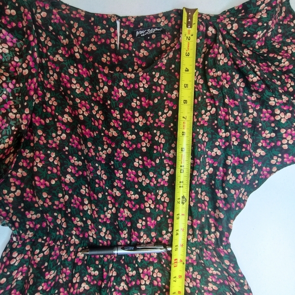Vintage Betsey Johnson 40s Style Floral Silk Flutter Sleeve Dress Vintage Size 6 - Picture 10 of 12